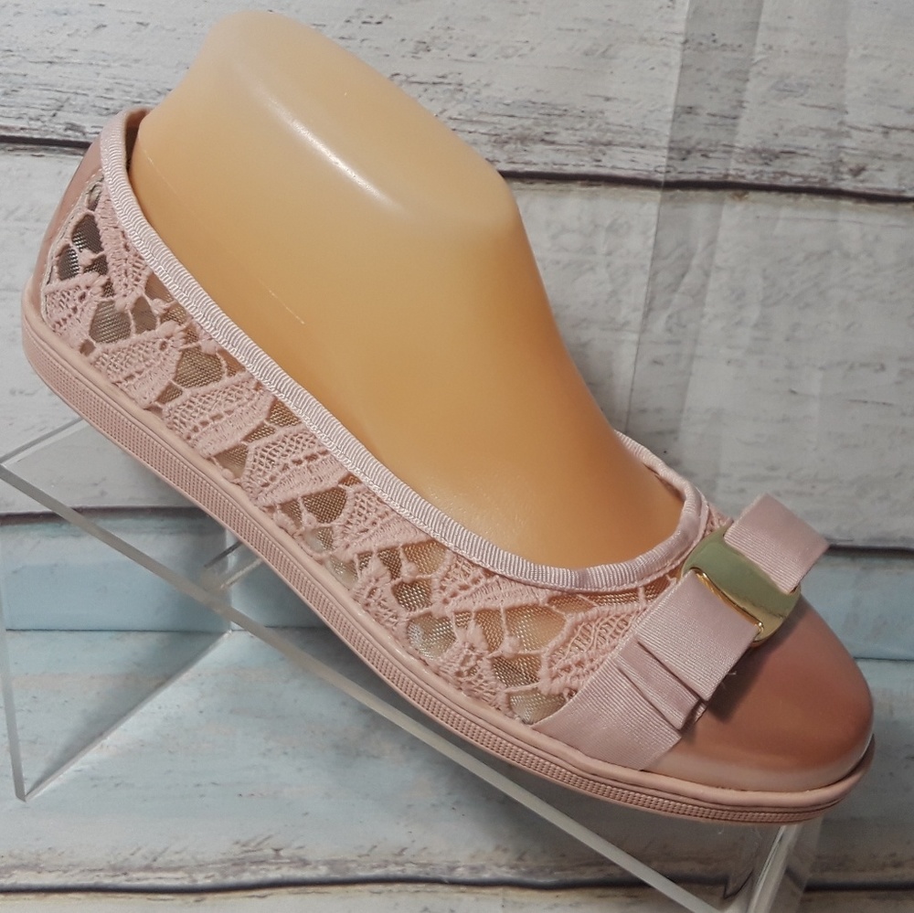 Soft Style by Hush puppies Lace Flats Slip On 7.5